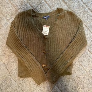 Cropped sweater! never worn